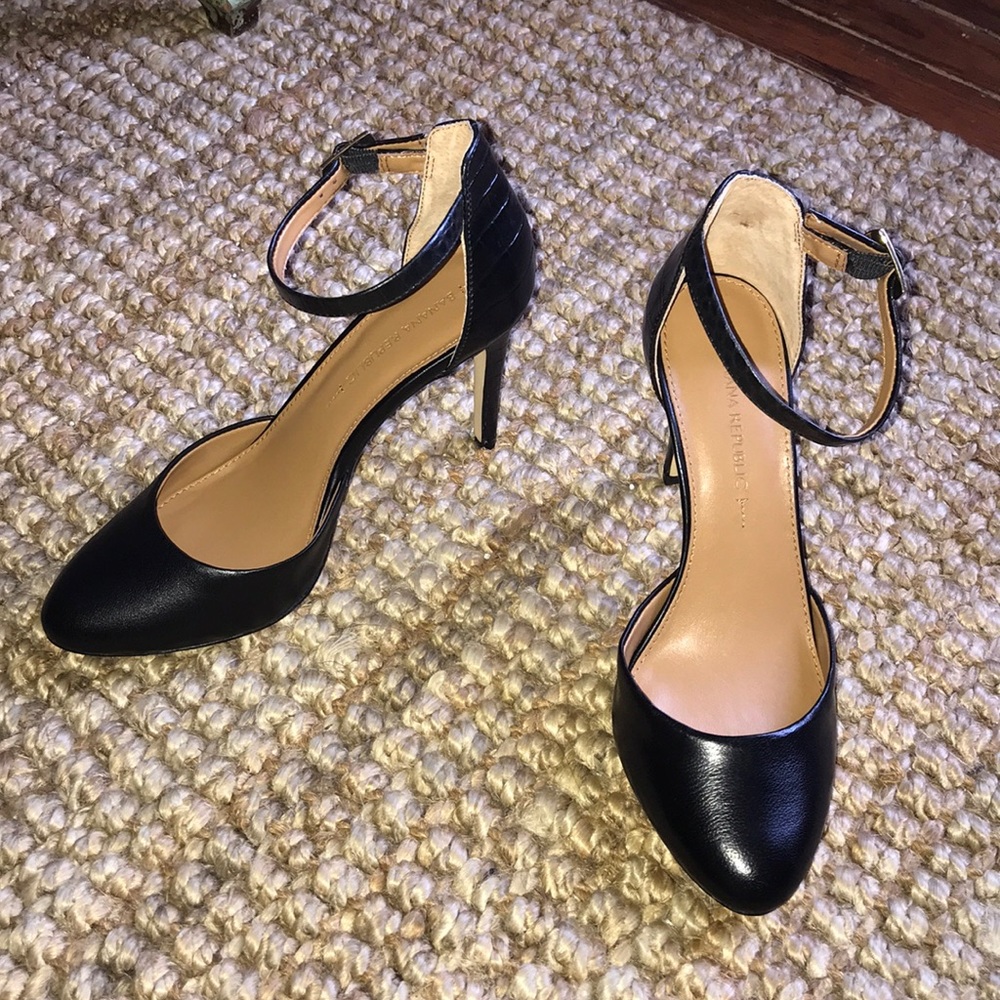 Banana Republic Carolyn Black Heel sz 7